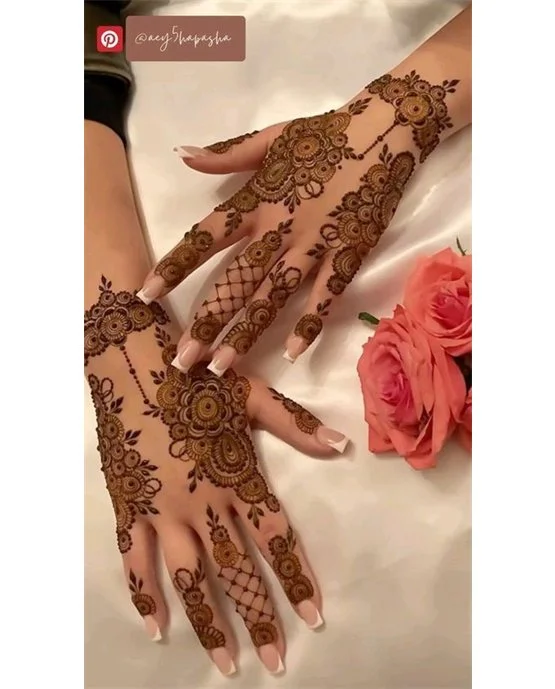 Grand Arrow With Heart Along Back Hand Mehndi Design
